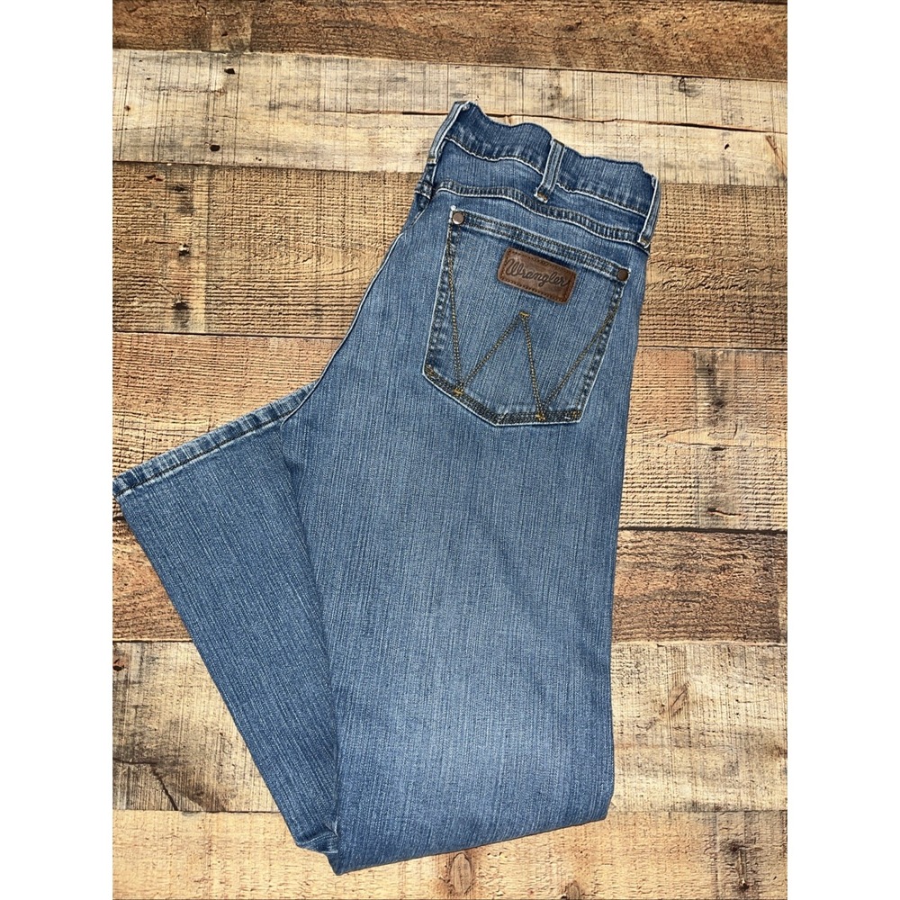 Men's Wrangler Retro Slim Bootcut Jean Medium wash Sz 33 (2353)